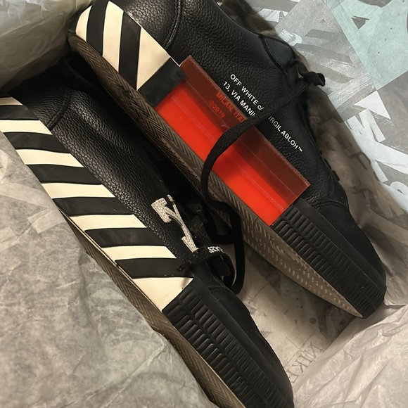 OFF White Virgil Abloh Low Vulcanized Black Sneakers. Nearly new. Size 45. - Picture 11 of 17